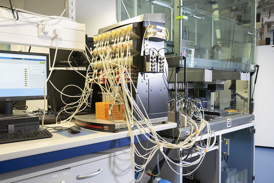 The KIWI Biolab's integrated bioreactor and liquid handling platform